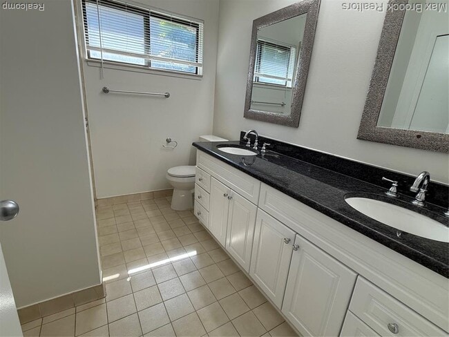 Building Photo - 6560 Ridgefield Cir