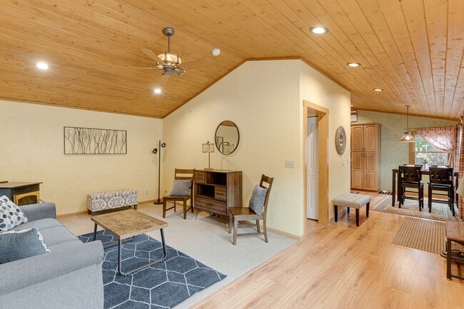 Building Photo - Peaceful Mountain Retreat with Stunning Views in Mount Charleston!