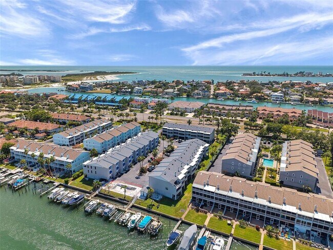Building Photo - 745 Pinellas Bayway S