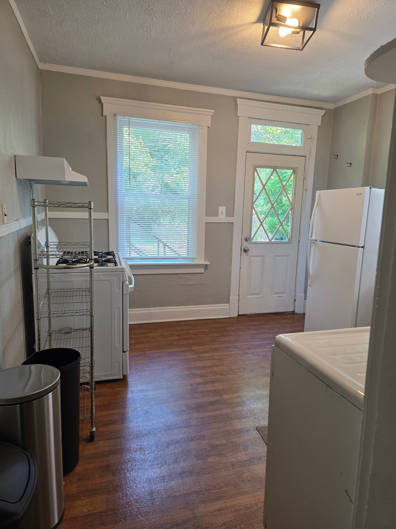 Kitchen - 220 E Oakland Ave