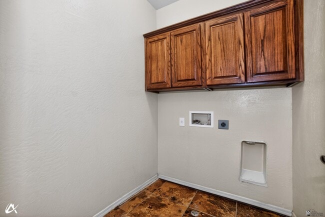 Building Photo - 2523 S 41st Ave