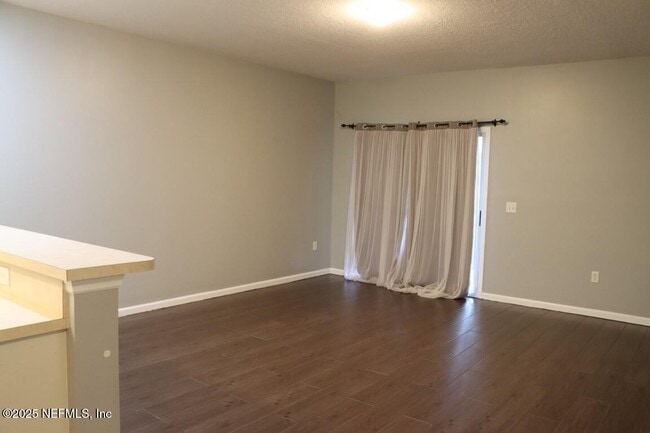 Building Photo - 516 Hopewell Dr