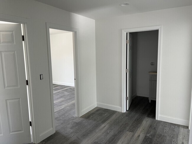 Building Photo - 407 Woodmont Ave