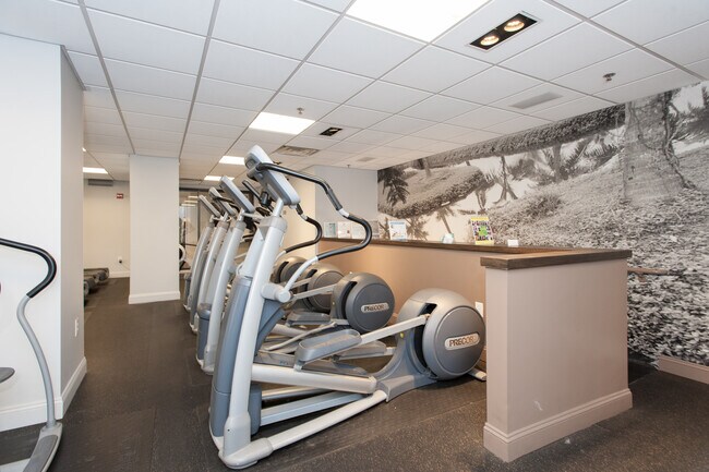 Building Photo - 102 Christopher Columbus Dr