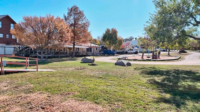 Building Photo - 2-1502 Ranch Rd 261