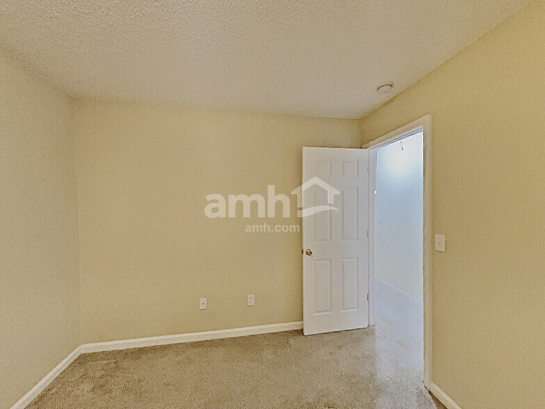 Building Photo - 466 Camella Cir
