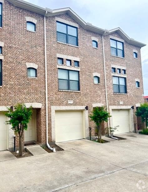 Building Photo - 2710 Hullsmith Dr