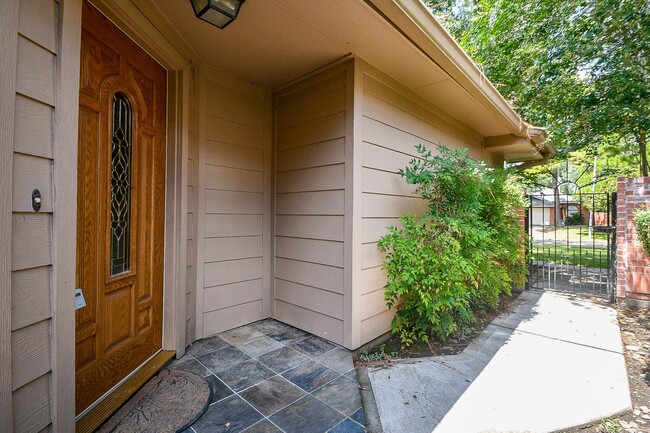 Building Photo - 8562 Laurel Trails Dr