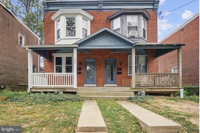 Building Photo - 304 E Front St