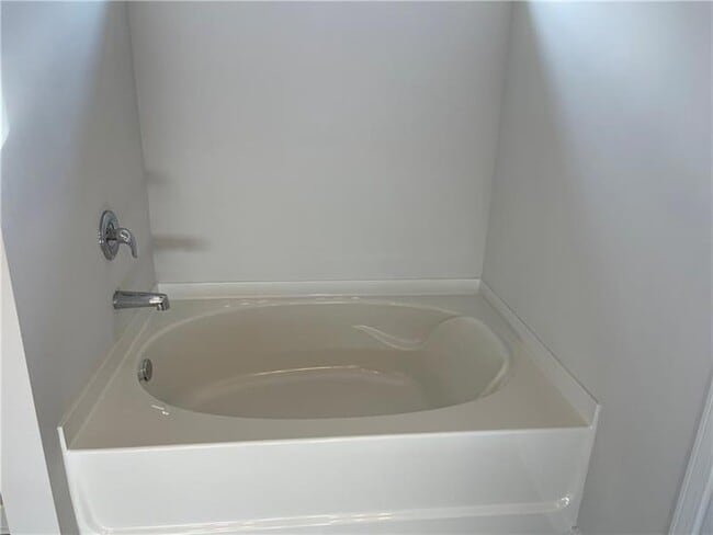 Building Photo - 240 Summerwood Ln