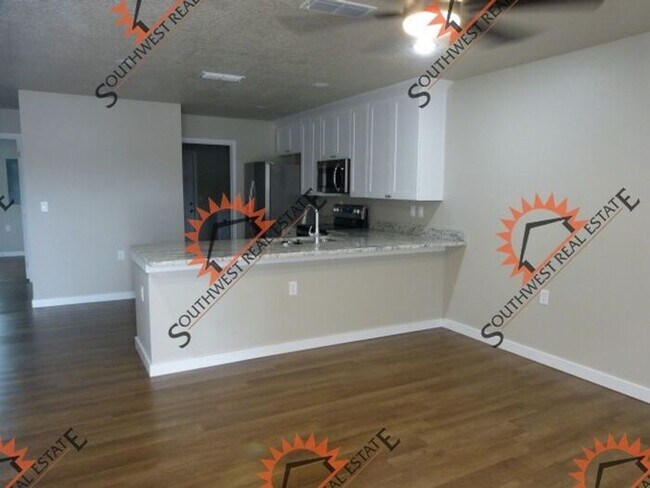 Building Photo - New Spacious 2 bedroom 2 bath Duplex.