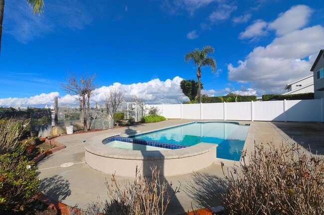 Building Photo - 3 bed/ 2 bath house in University city! Pool/ yard w 2 car garage! Remodeled kitchen and updated ...