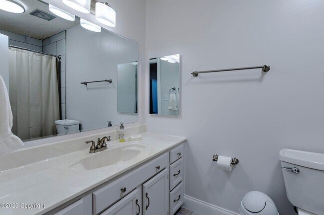 Building Photo - 909 Indian Hills Dr