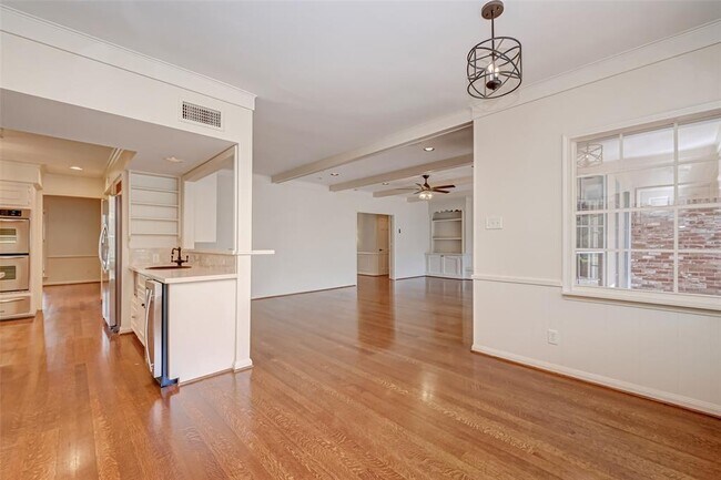 Building Photo - 12419 Huntingwick Dr