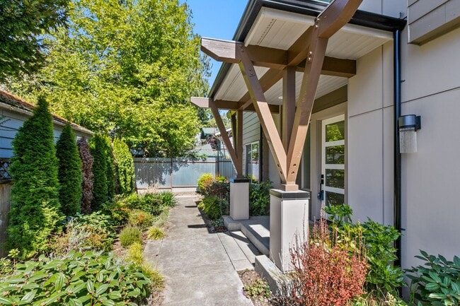 Building Photo - 4bd/2.75ba Seattle Home