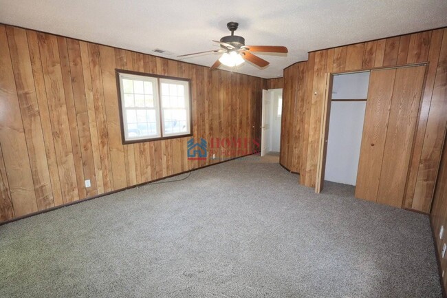 Building Photo - Three bedroom House | Two Bathroom