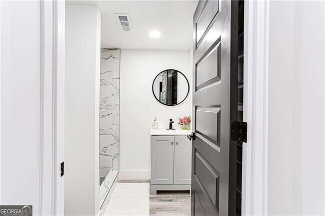 Building Photo - 3038 Sutter Ct SW