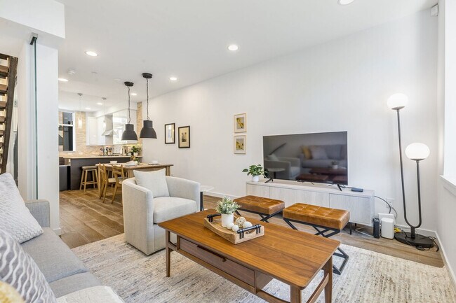 Building Photo - 722 3rd Ave N