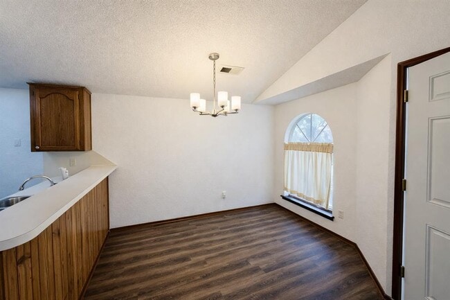 Building Photo - 2138 Lonnie Ln