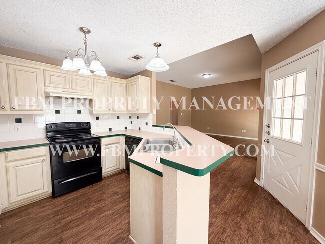 Building Photo - 1000 Short Line Blvd