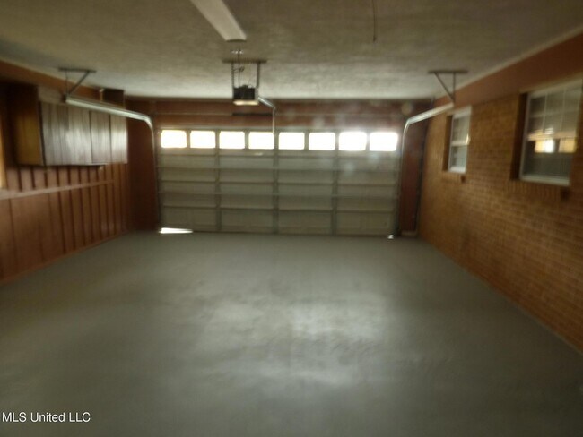 Building Photo - 1109 Old Brookhaven Rd