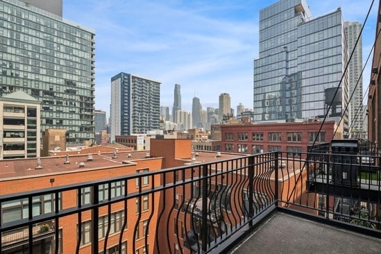 Building Photo - 333 W Hubbard St