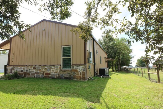 Building Photo - 8302 Park St