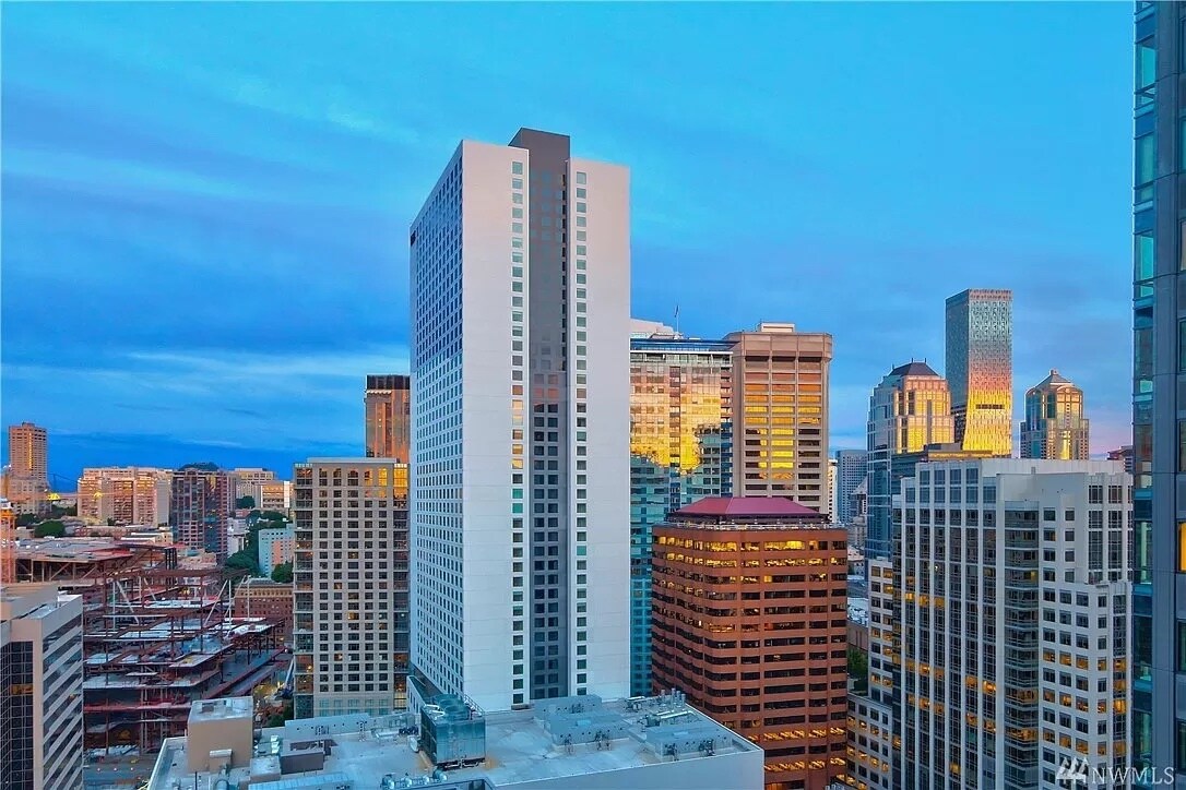 Sunset views of changing skyline - 819 Virginia St