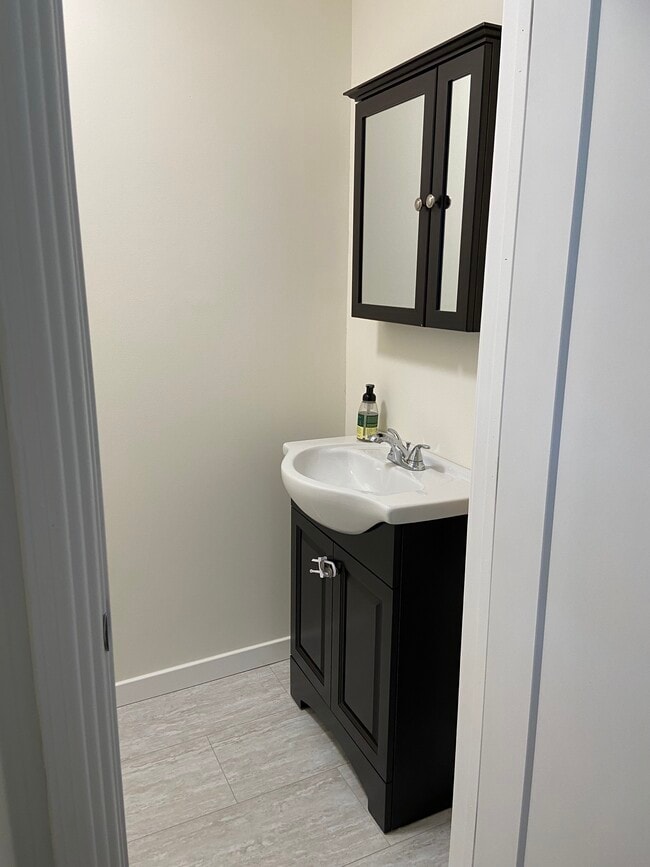 En-suite half bath - 2034 Augustan Ave