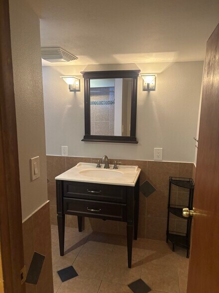 Building Photo - 3628 E 16th Ave