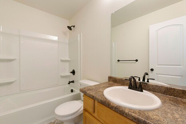 Building Photo - 4 Bed / 3 Bath Home in Greeley – Spacious and Inviting!