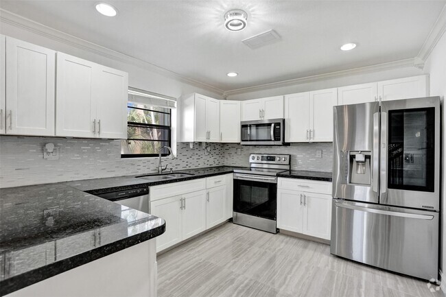 Building Photo - 8932 SW 22nd St