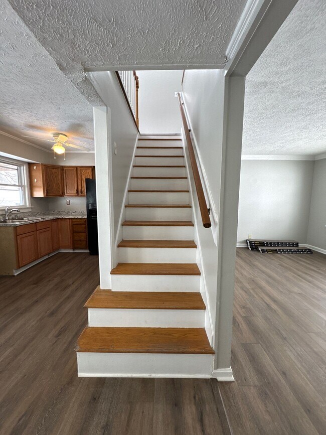 Building Photo - 338 N Skyline Dr