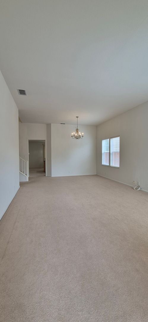 Building Photo - 2080 Mariposa Dr