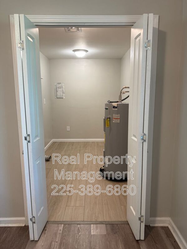 Building Photo - 160 Ebony Dr