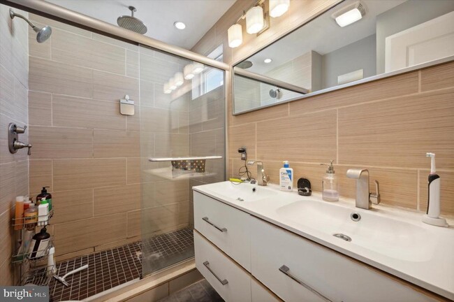 Building Photo - 1126 S 15th St