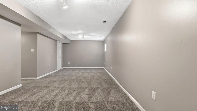 Building Photo - 14101 Kathleen Ln