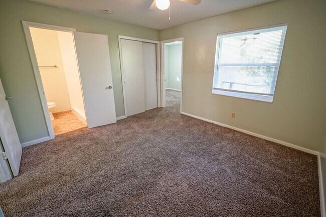 Building Photo - 2304 Hartsfield Ct