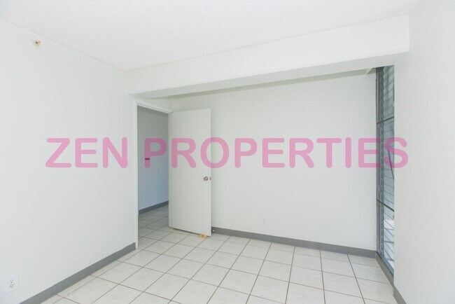 Building Photo - a 2 bdrm, 2 bath unit with 2 prkg at Fairway House for rent