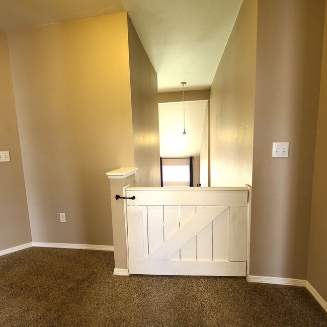 Building Photo - Beautiful home in Briargate Fairfax - D20 - ready to move in NOW!