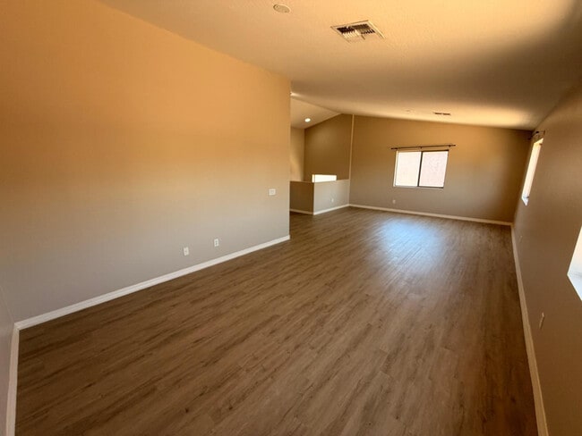 Building Photo - 12354 W Glenrosa Ave