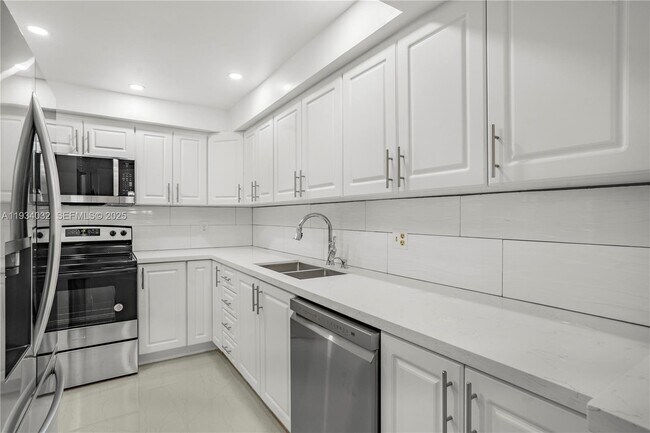 Building Photo - 1300 St Charles Pl