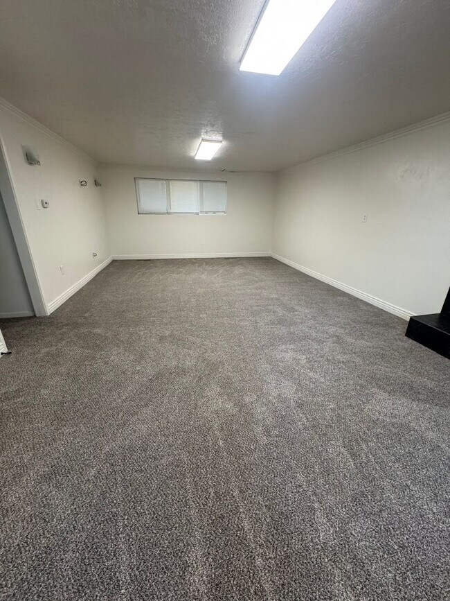 Building Photo - 754 W 4000 N