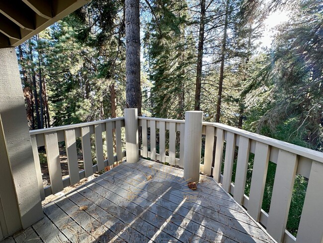 Building Photo - Cozy 2 bedroom on the creek w 1 Car Garage!