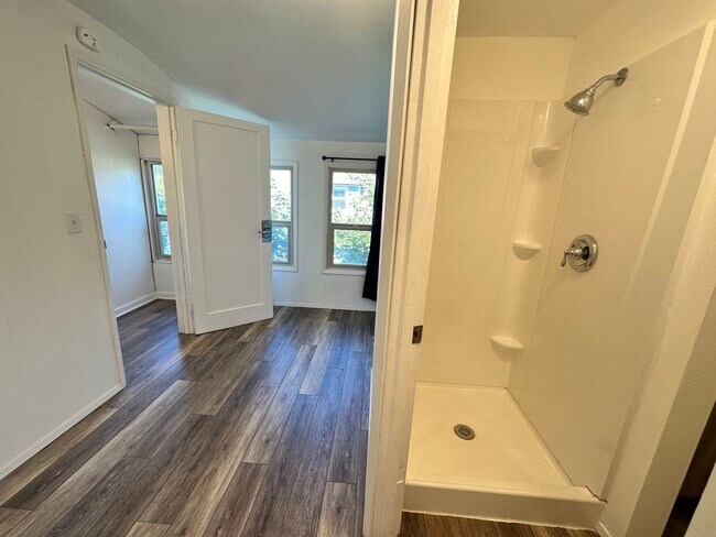 Building Photo - Remodeled Downtown Ellensburg Home