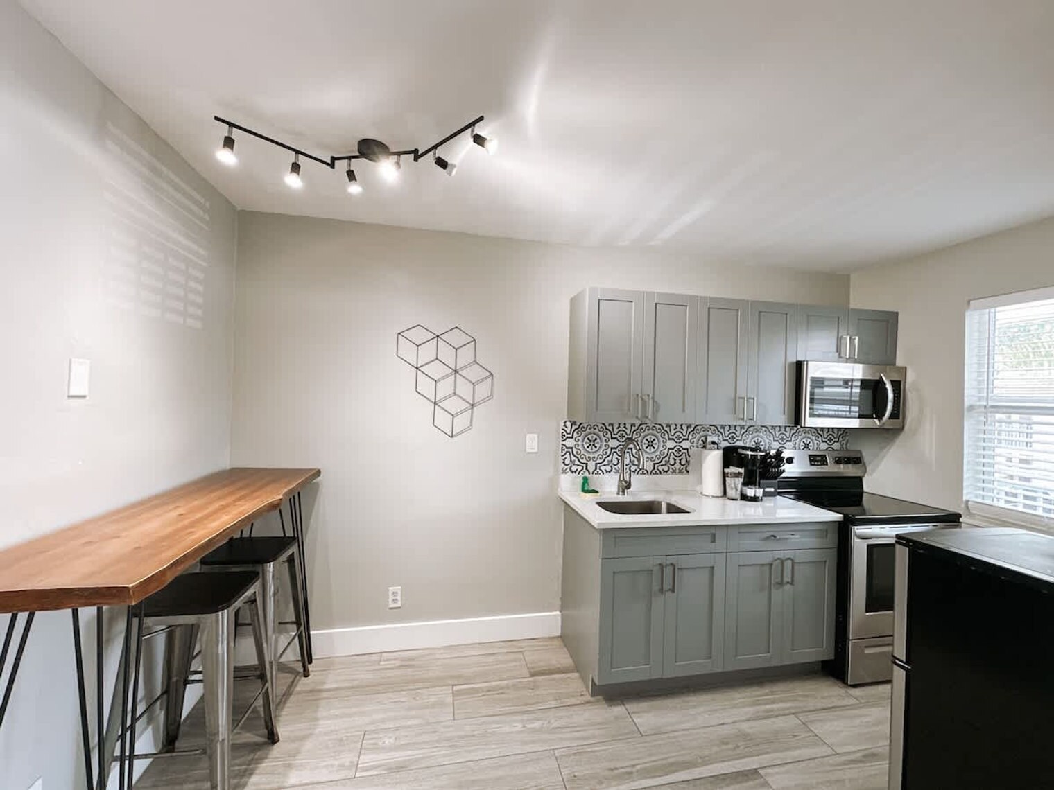 Building Photo - 50 Davie Blvd