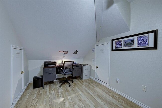 Building Photo - 14126 River Rock Dr