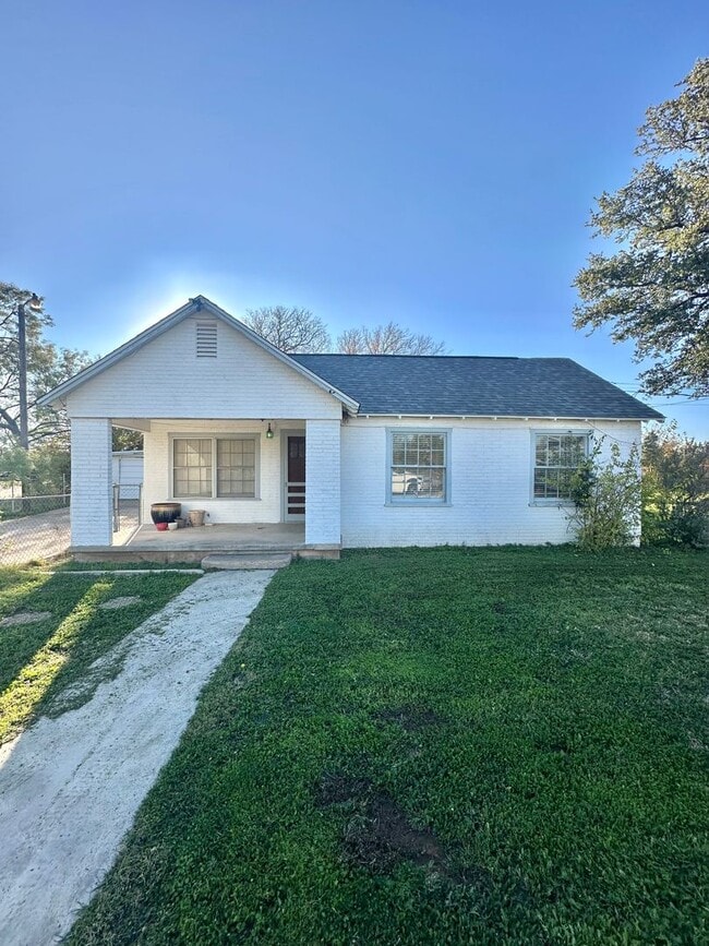 Building Photo - COMING MAY 2026! Charming 4-Bedroom Home + Huge Lot!
