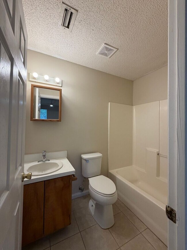 Building Photo - 412/414 Admirals Walk Dr