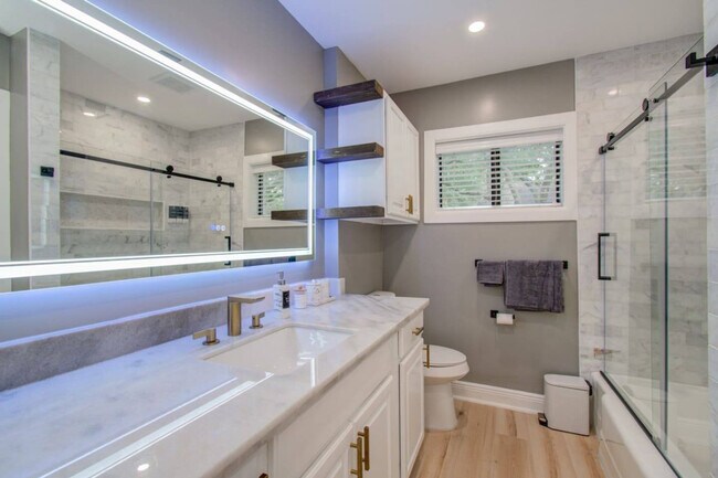 Building Photo - 1505 Durango Dr